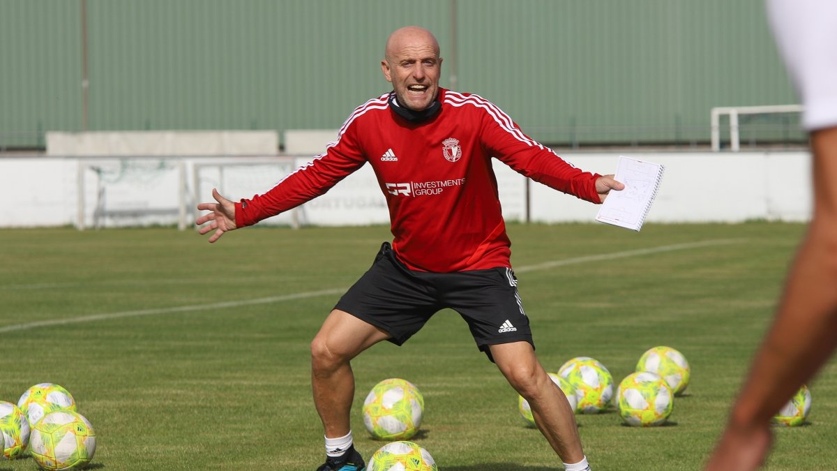 Calero, durante un entrenamiento en la Ciudad Deportiva de Castañares. BURGOS CF