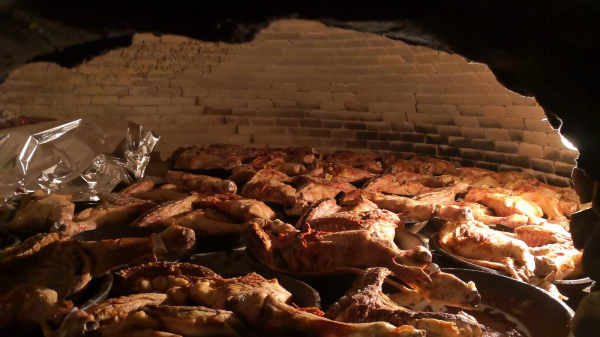 Lechazo asado en horno de leña. Una de las formas más conocidas de degustar este manjar.