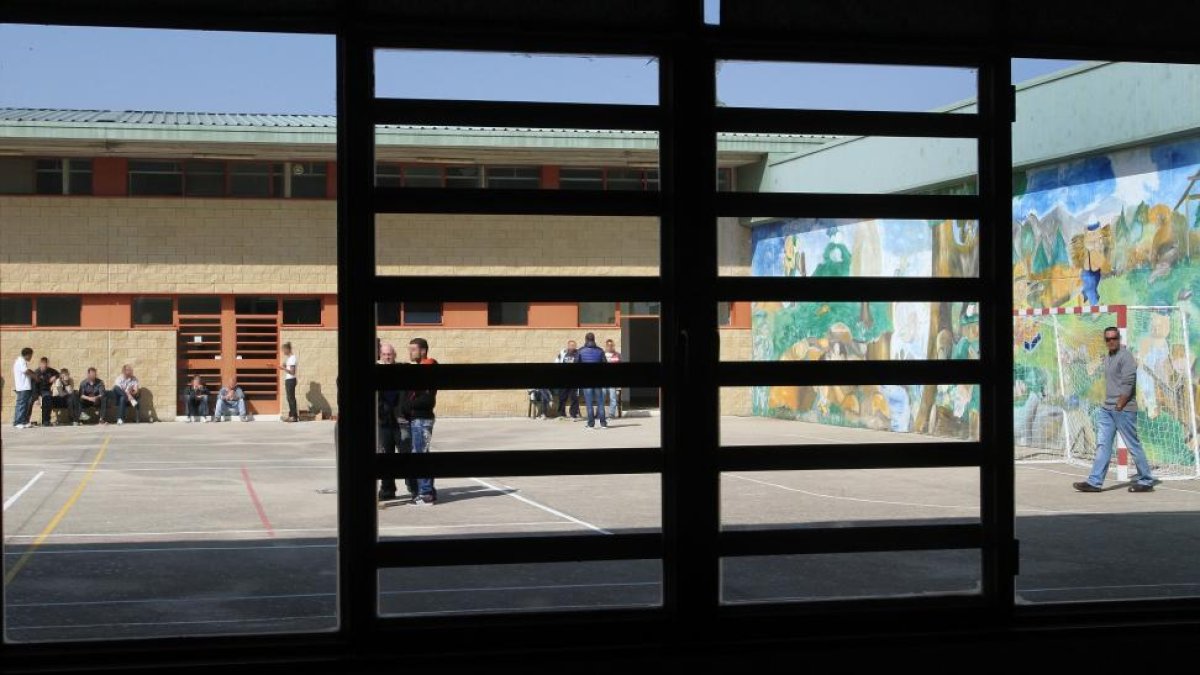 Imagen del patio del centro penitenciario La Moraleja, en la localidad palentina de Dueñas.-REPORTAJE GRÁFICO: MANUEL BRÁGIMO