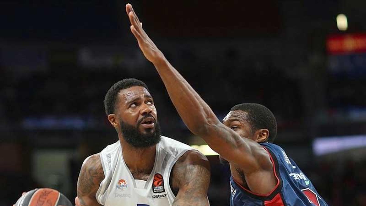 Earl Clark durante un encuentro de Euroliga contra el Kitolbet Baskonia.-EUROLEAGUE.NET