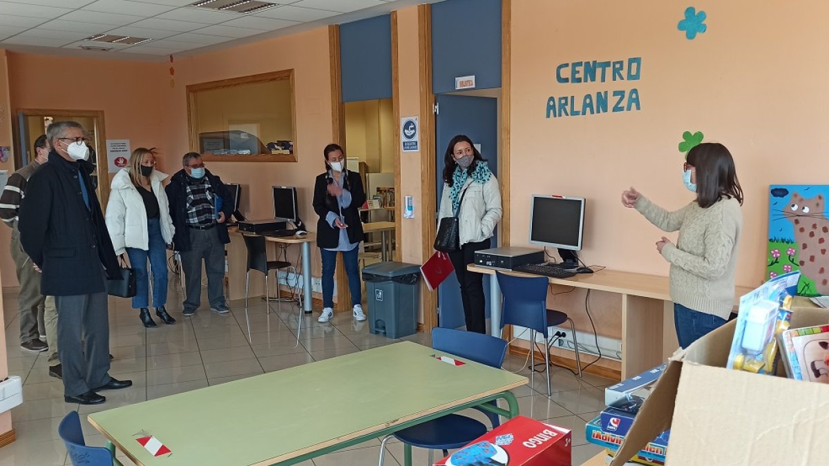 Representantes de Fundación Cajacírculo, Ayuntamiento de Lerma y Cáritas visitan el centro. ECB