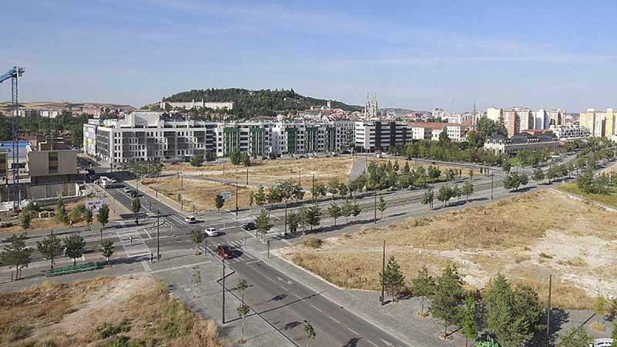 Vista de suelo en venta en la zona de la antigua estación del ferrocarril. ECB