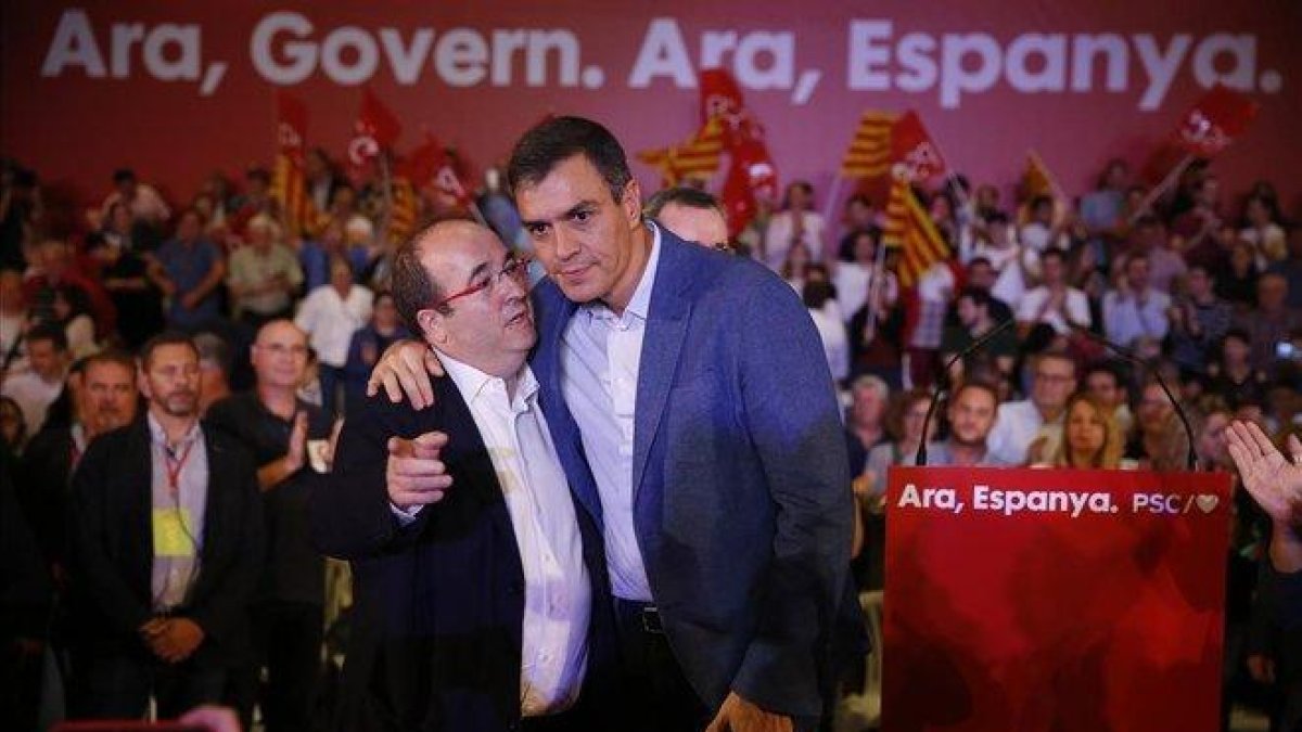 Miquel Iceta, junto a Pedro Sánchez.-ÁLVARO MONGE