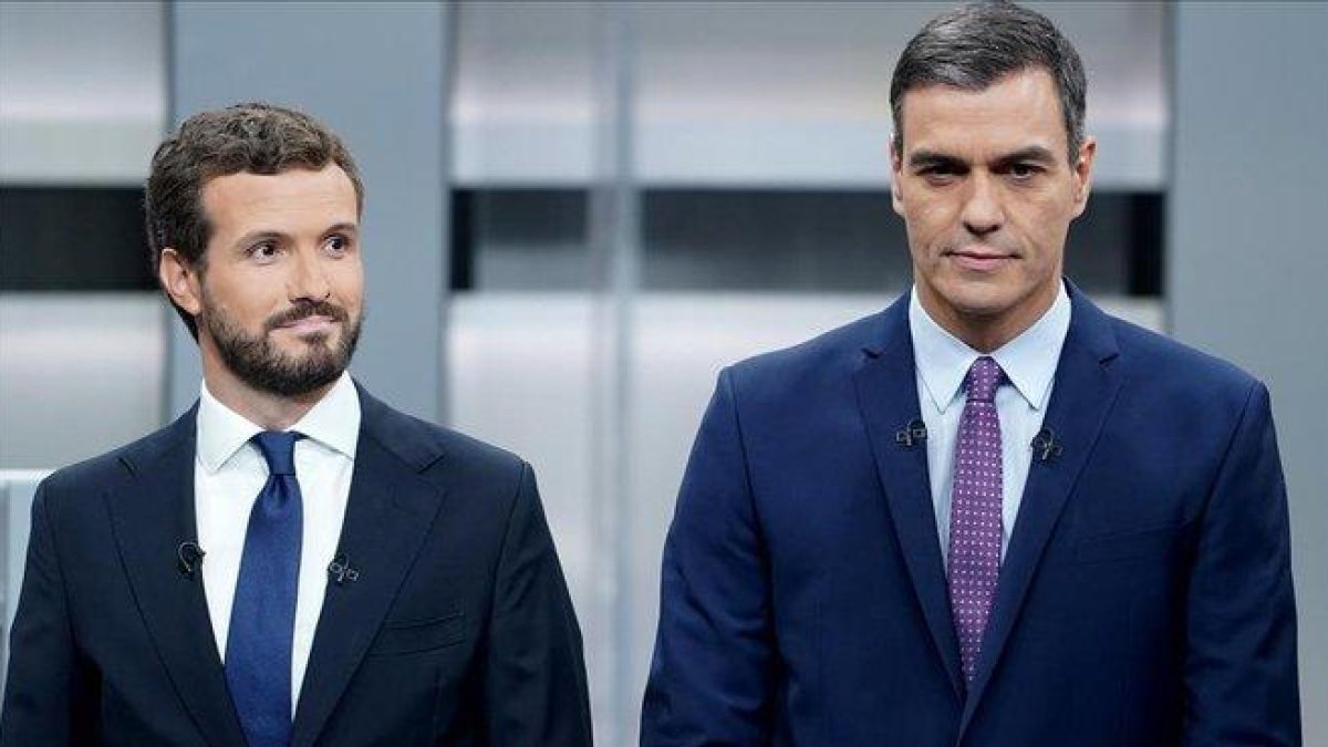 Casado y Sánchez, durante el debate electoral del pasado 4 de noviembre. Casado y Sánchez, durante el debate electoral del pasado 4 de noviembre.-JOSÉ LUIS ROCA