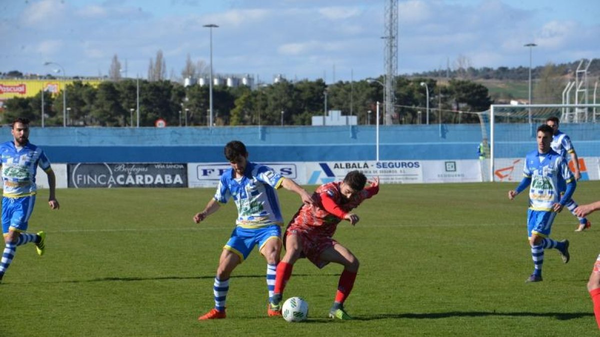 Los blanquiazules están obligados a ganar en Mutilva-Alberto Calvo