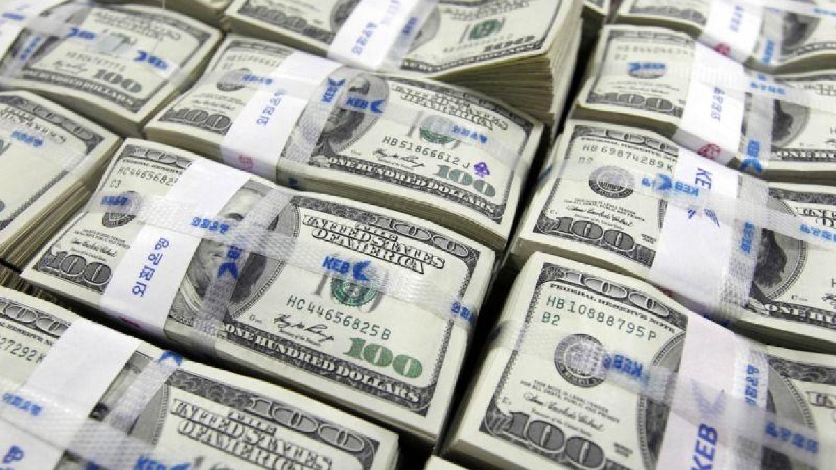 Billetes de 100 dólares.-REUTERS / LEE JAE-WON