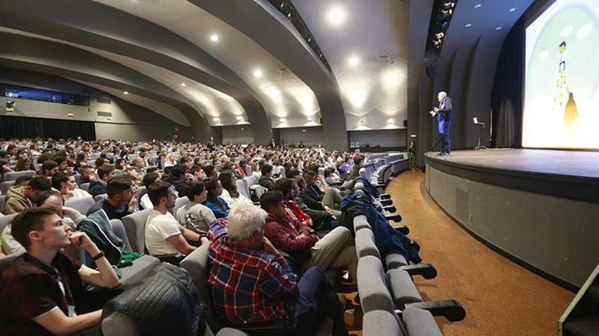 Alumnos de diversos colegios de la provincia participaron en la jornada organizada en el marco de Planea Emprendedores.-RAÚL G. OCHOA