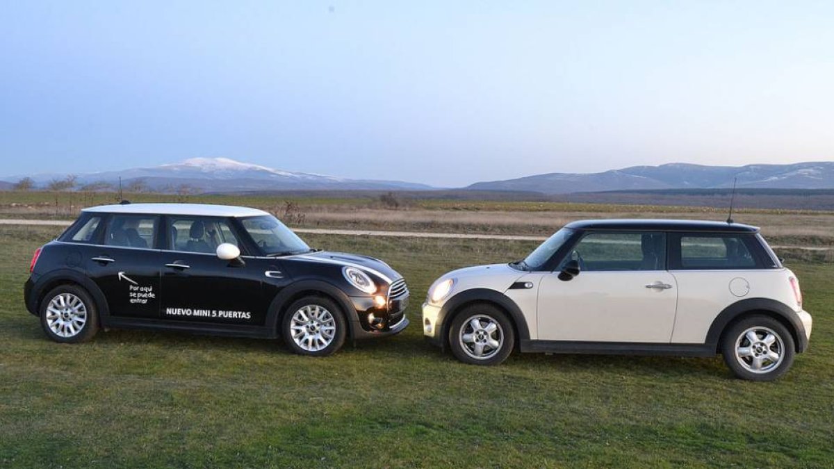 En blanco o en negro, el Mini Cooper D, de 5 puertas o en su clásica configuración de tres puertas, no deja indiferente a nadie.-HÉCTOR FUSTEL