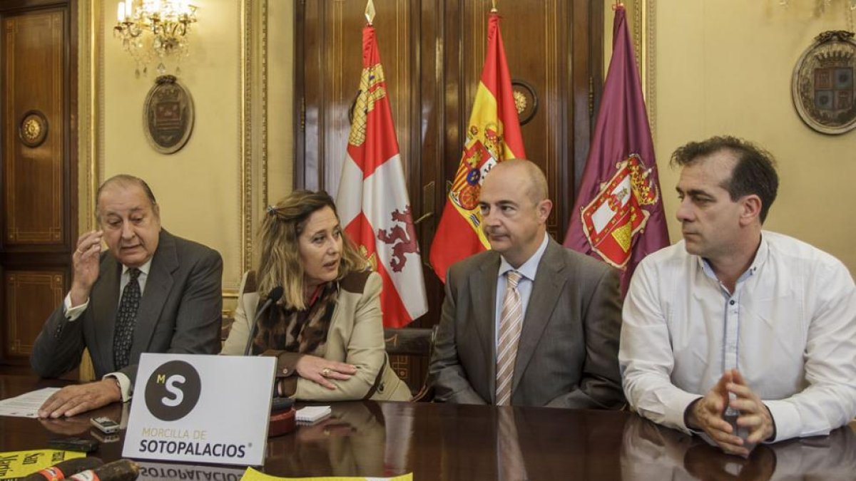 (De izq. a dcha) Enrique Plaza, Montse Aparicio, Raúl Martín Bellostas y Pedro María González.-S. O.