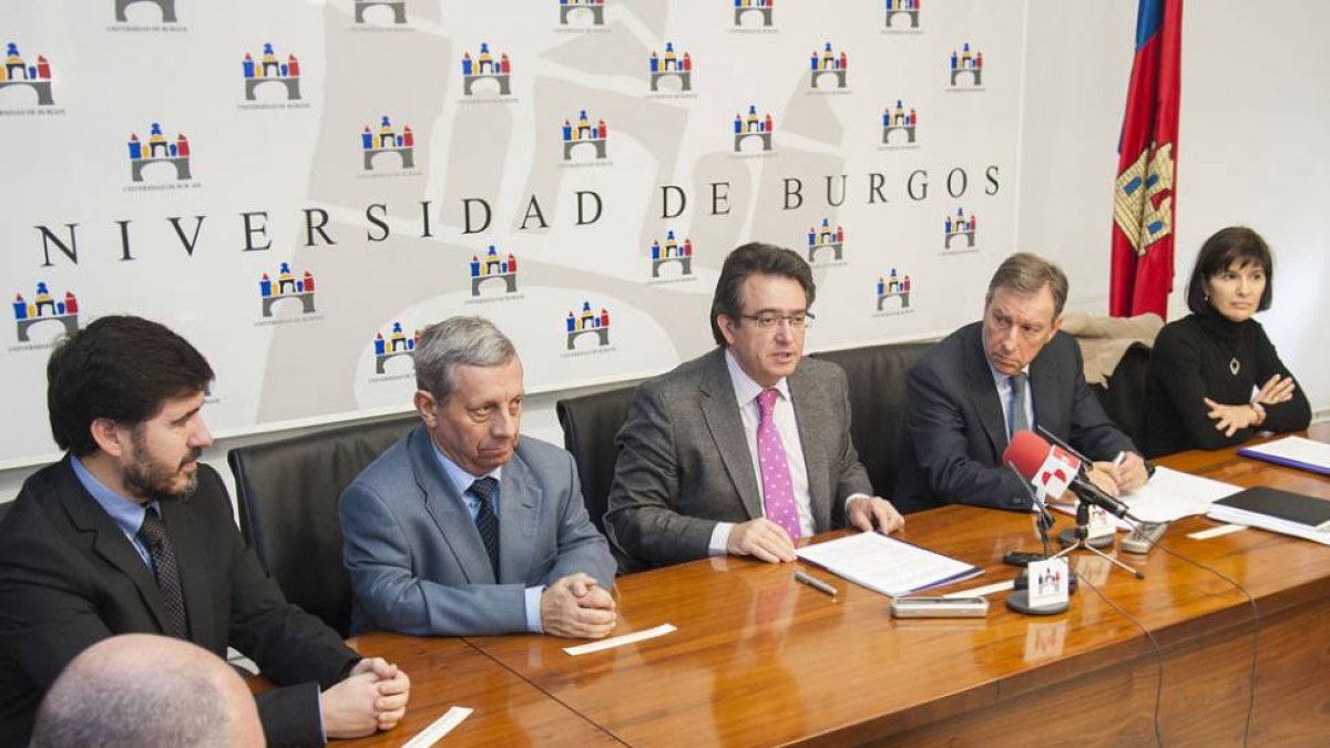 Los directores de los centros, José Antonio Virumbrales y Eusebio López, ayer junto al rector de la UBU y al consejero de Educación.-ICAL