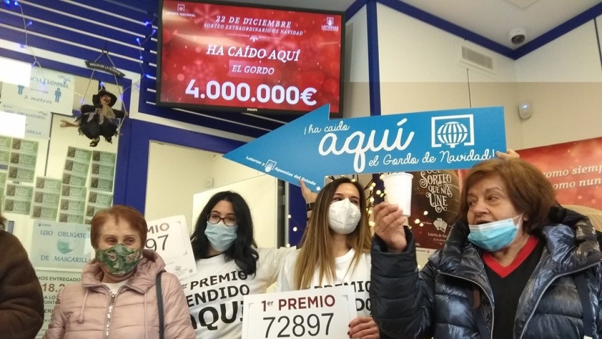 La administración de loterías de la avenida de la Constitución ha traído el Gordo a Boñar.- ICAL