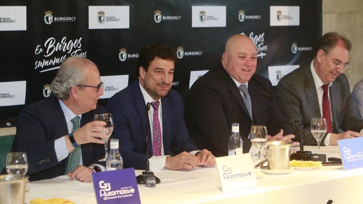 Imagen de archivo de miembros del grupo Yucon con Antonio Caselli, RAÚL OCHOA