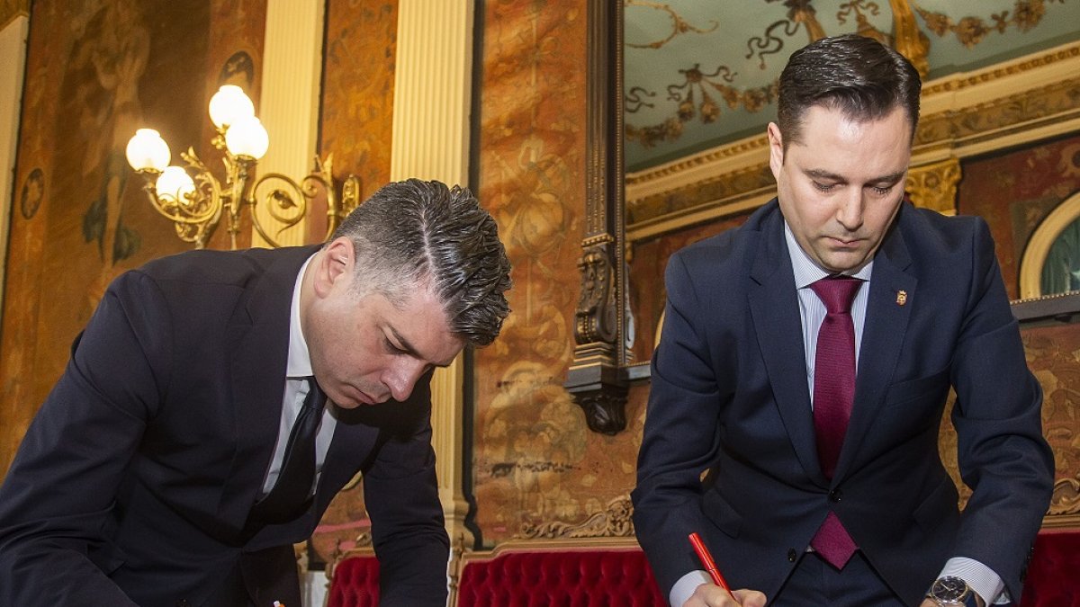 El alcalde de Burgos y el portavoz de Ciudadanos ya firmaron solemnemente un acuerdo para sacar adelante los presupuestos municipales. ICAL