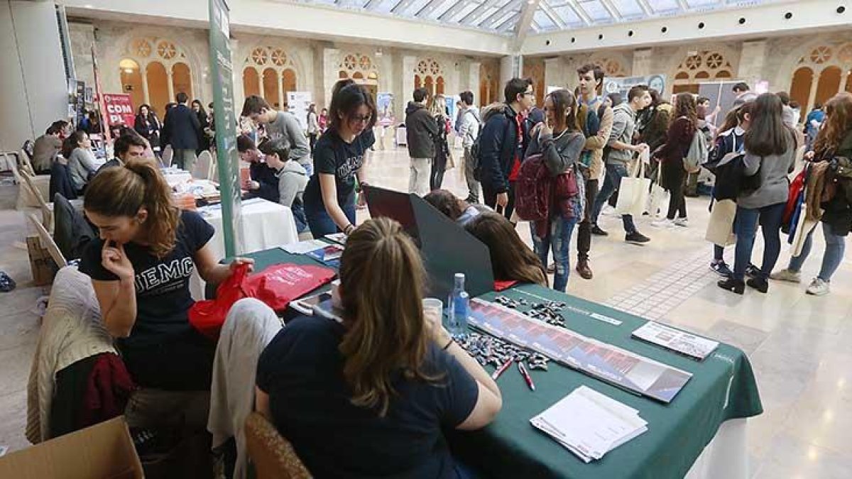 Vista general del encuentro celebrado ayer en el NH Collection Palacio de Burgos.-RAÚL G. OCHOA