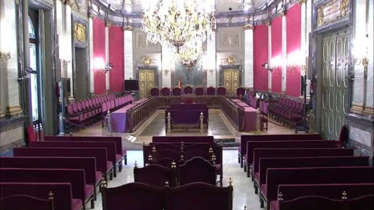 Imágenes de la sala de plenos, vacía, donde se celebrará el juicio del 1-O, a partir del 12 de febrero, en el Tribunal Supremo.-ACN