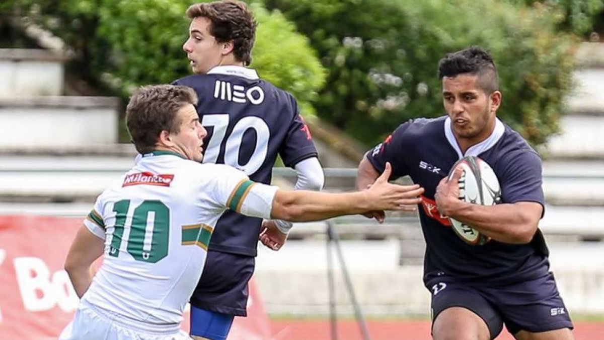 Henderson avanza con el oval en un partido reciente disputado con el CDUL portugués.-CDUL RUGBY
