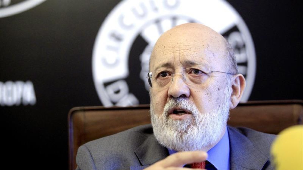 José Félix Tezanos, durante una rueda de prensa.-EFE/Archivo