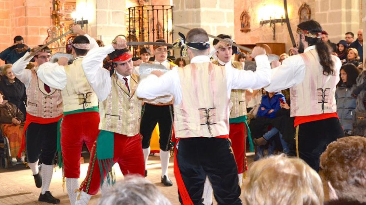 La celebración de estas danzas es uno de los momentos más emotivos de la historia festiva de la localidad.-R. F.