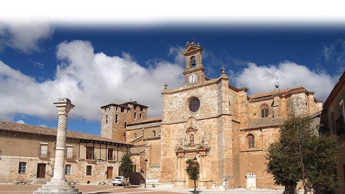 La Plaza Mayor conserva la esencia de los lugares de antaño, lugar de reunión donde celebrar fiestas, concejos o el mercado junto a la iglesia y el ayuntamiento.-ALBERTO MARROQUÍN