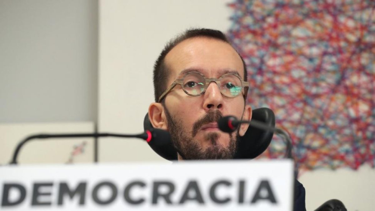 El secretario de organización de Podemos Pablo Echenique durante la rueda de prensa que ofreció tras la reunión del Consejo de Coordinacion de Podemos.-/ ZIPI (EFE)
