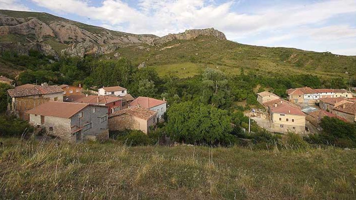 Vista general de los dos barrios de Silanes.-G. GONZÁLEZ