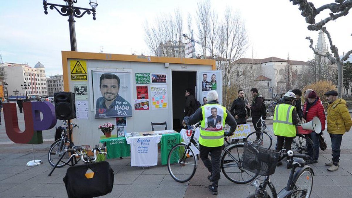 Inicio de la bicicletada que se volverá a repetir a lo largo de la campaña.-ISRAEL L. MURILLO
