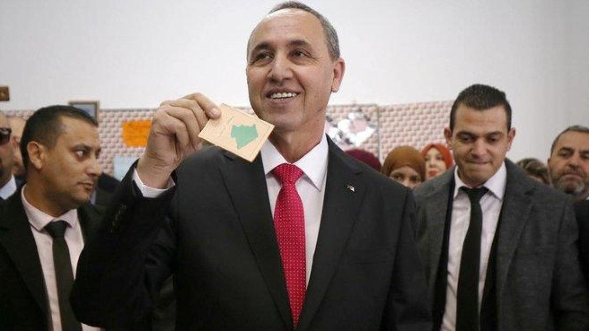 El candidato a presidente de Argelia, Azzedine Mihoubi.-EFE