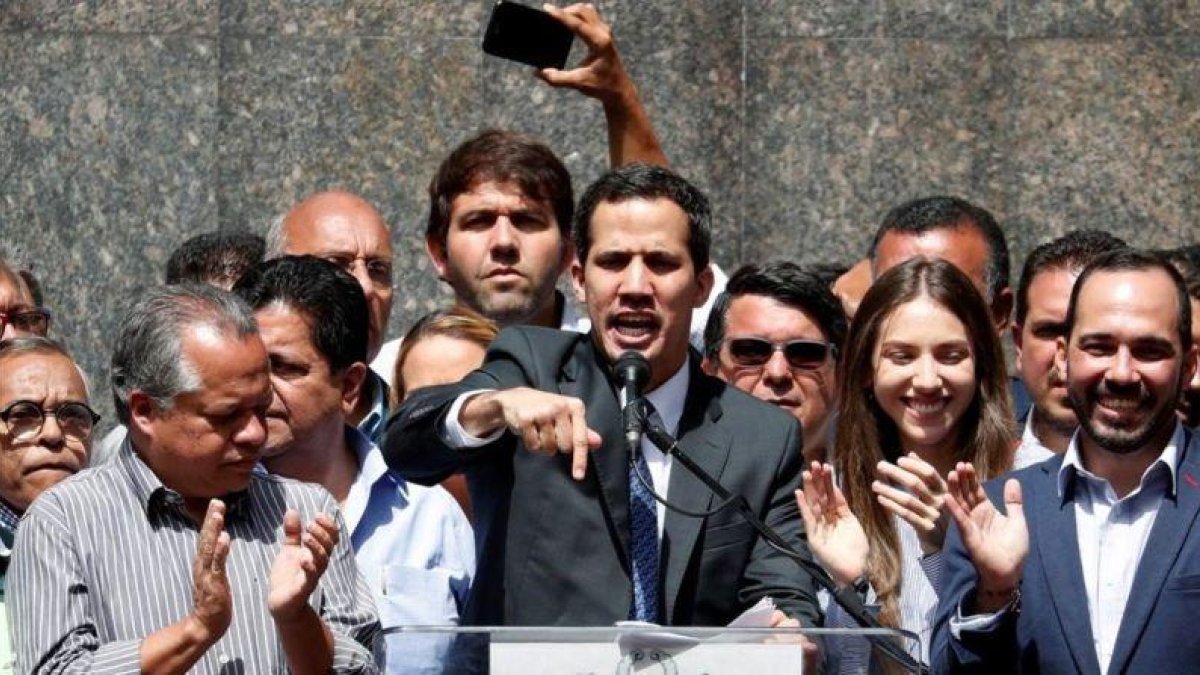Juan Guaidó se dirige a sus seguidores en Caracas.-REUTERS CARLOS GARCIA RAWLINS