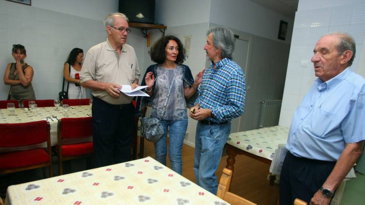 La alcaldesa de Ponferrada, Gloria Fernández Merayo, durante su visita al Hogar del Transeúnte y Comedor Social de Ponferrada-Ical