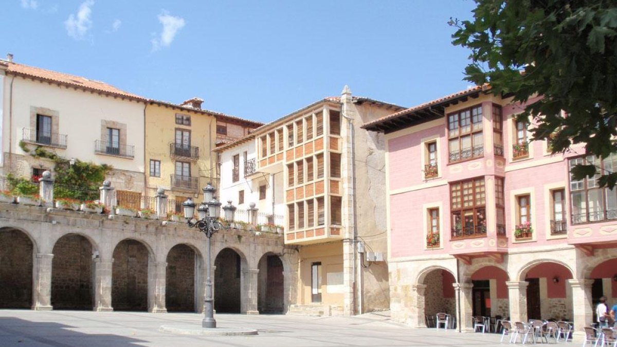 Con esta actuación se cambiarán miles de farolas y elementos de iluminación de las calles de Medina y sus pedanías.-M. M.