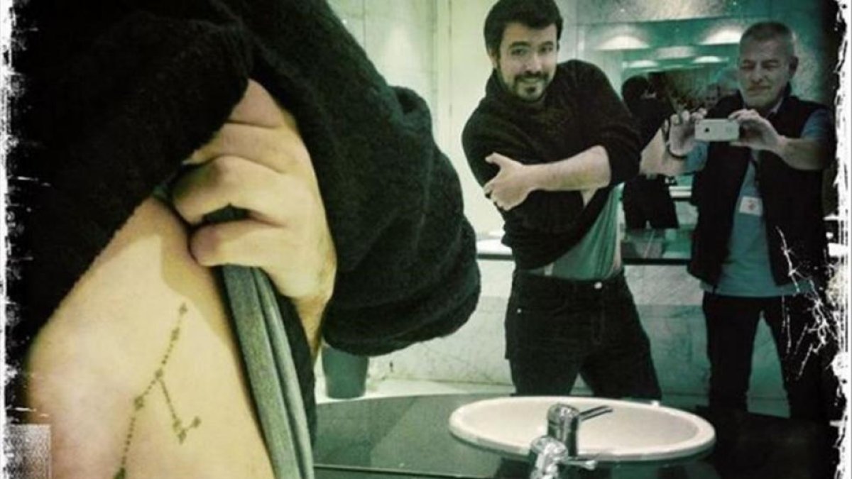 Alberto Garzón exhibe su tatuaje en Instagram.-INSTAGRAM