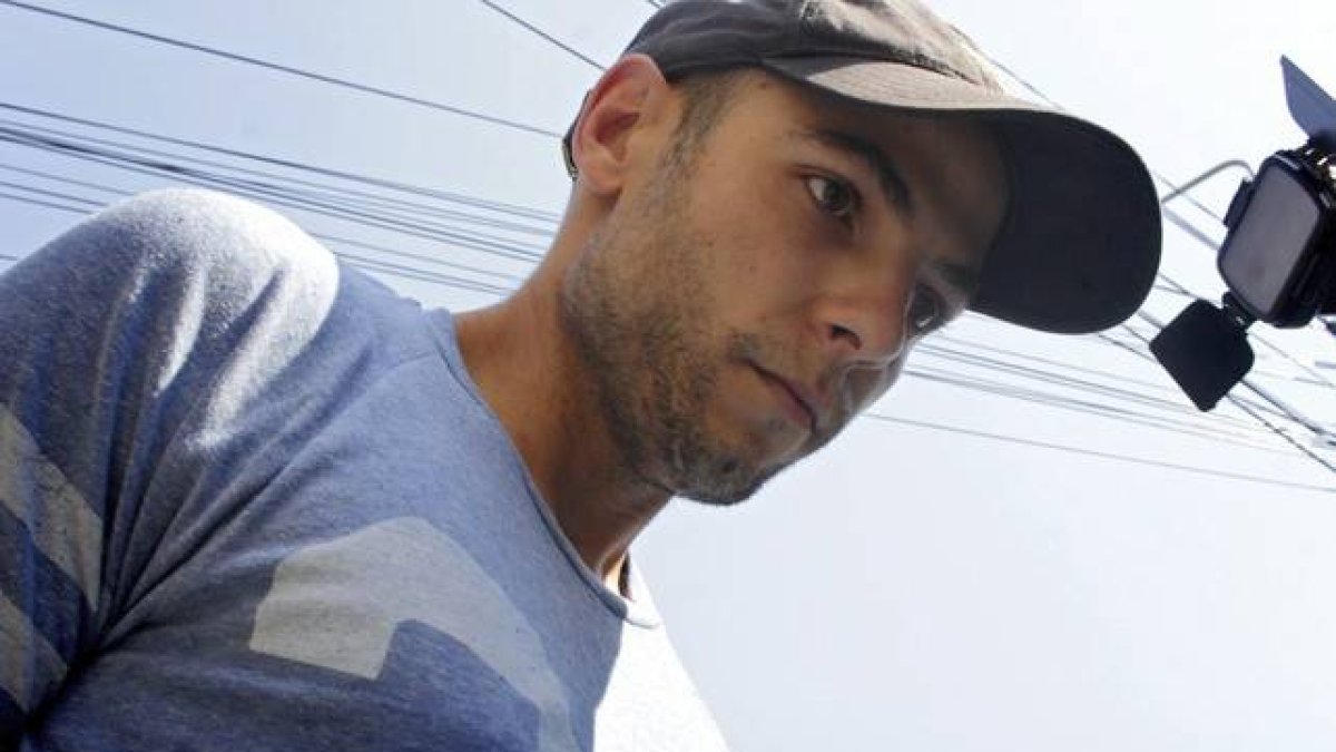Sergio Morate, el 14 de agosto, llegando escoltado al tribunal rumano de Lugoj.-EFE/ADRIAN PICLISAN
