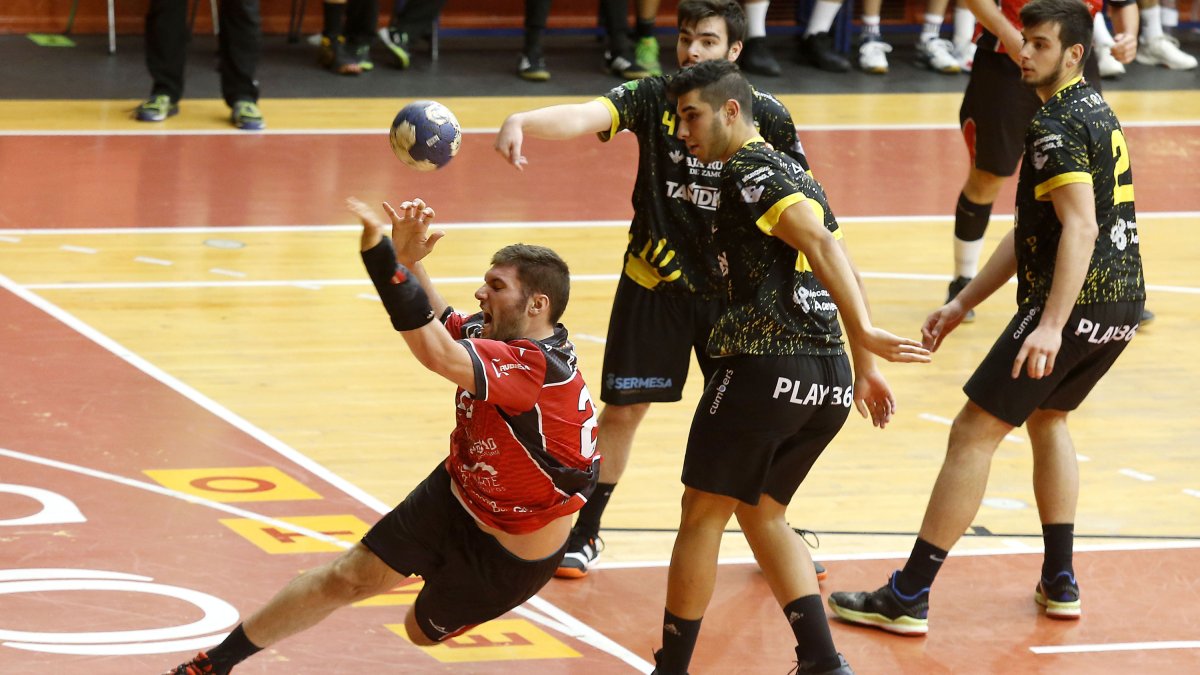 El UBU San Pablo debutará en Pontevedra. SANTI OTERO