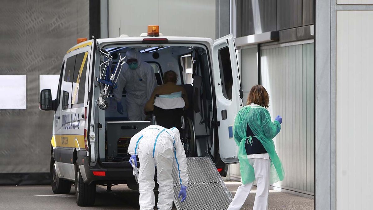 Traslado de un paciente al HUBU. ECB