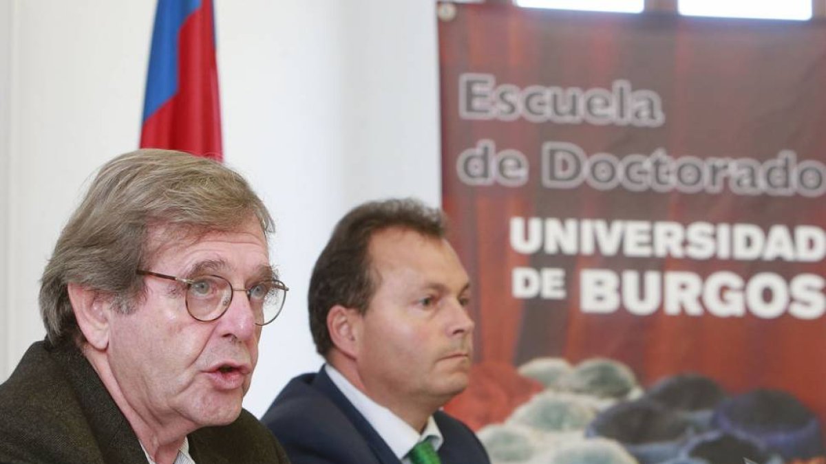 Luis Sarabia y Miguel Ángel Iglesias, director y secretario de la escuela.-R.G.O.