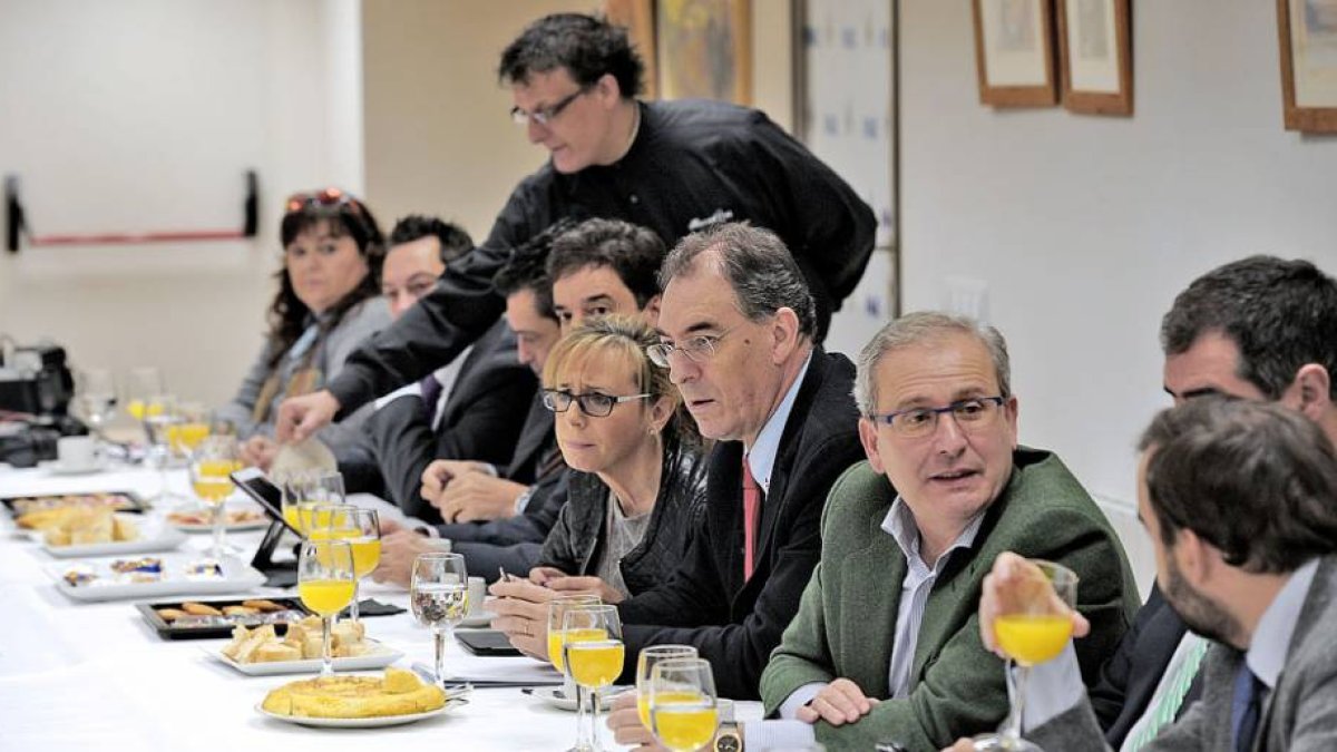 Miguel Ángel Benavente durante su intervención ayer en el desayuno de trabajo realizado ante los medios en la Casa del Empresario.-ISRAEL L. MURILLO