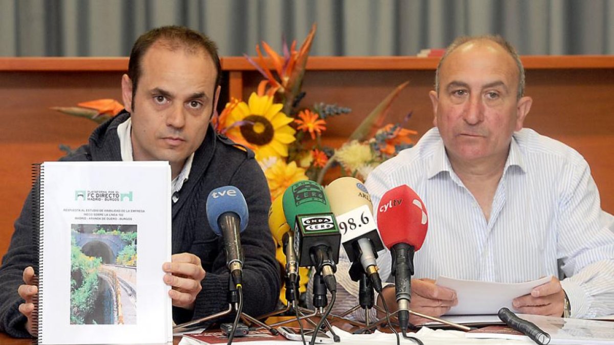 La plataforma celebró ayer una rueda de prensa en Burgos.-ISRAEL L. MURILLO
