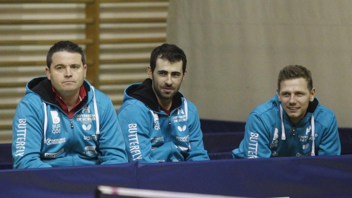 Berzosa, Ausín y Cazacu, durante un partido.-SANTI OTERO