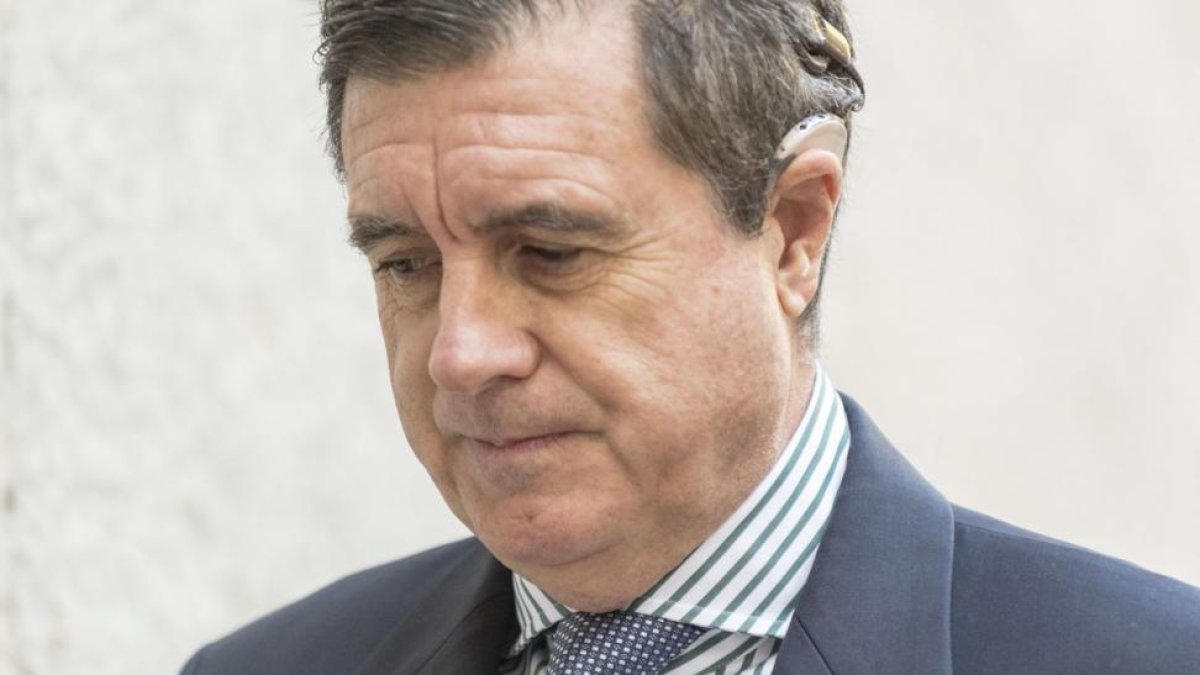 El expresidente del Govern balear Jaume Matas a su llegada a la Audiencia de Palma para ser juzgado por el caso ópera-CATI CLADERA (EFE)