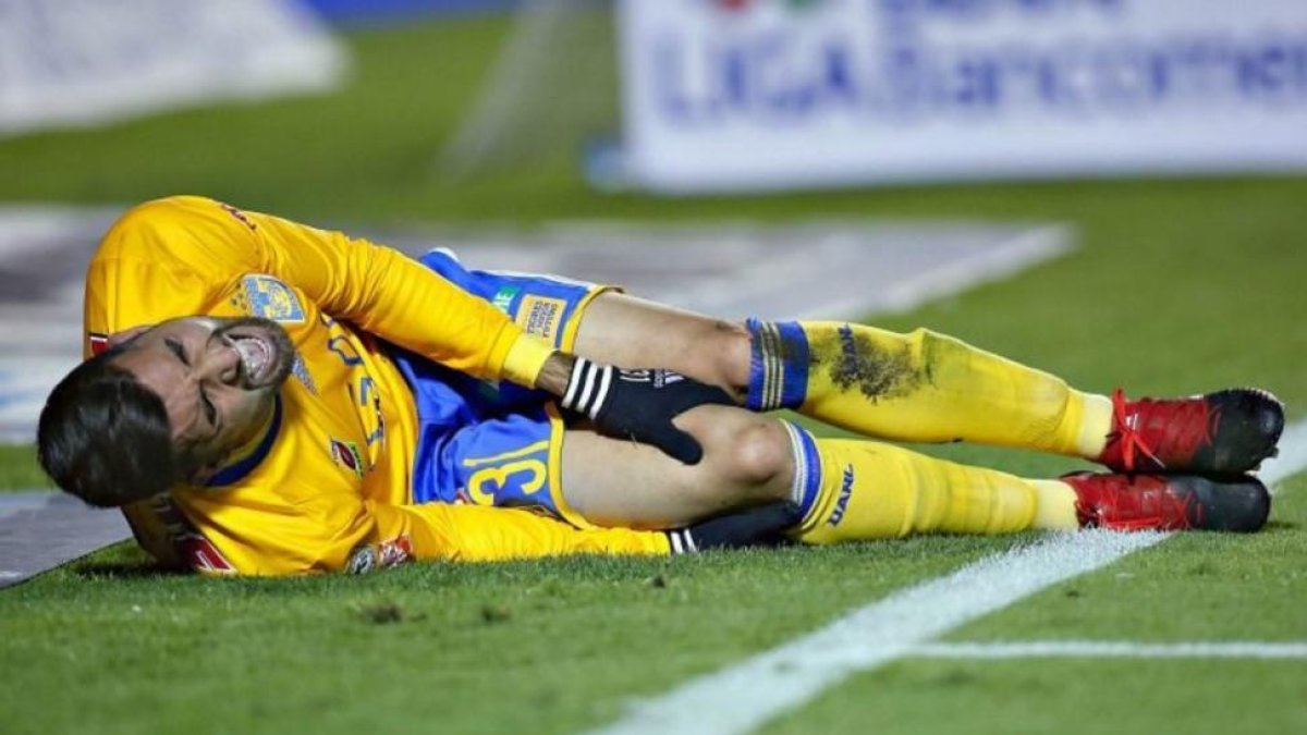 Luis Martínez se duele después de su grave lesión.-