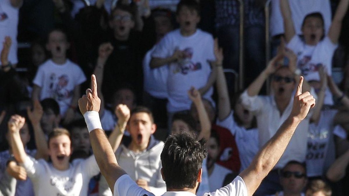 Chevi celebra un gol con la camiseta del Burgos CF.-SANTI OTERO