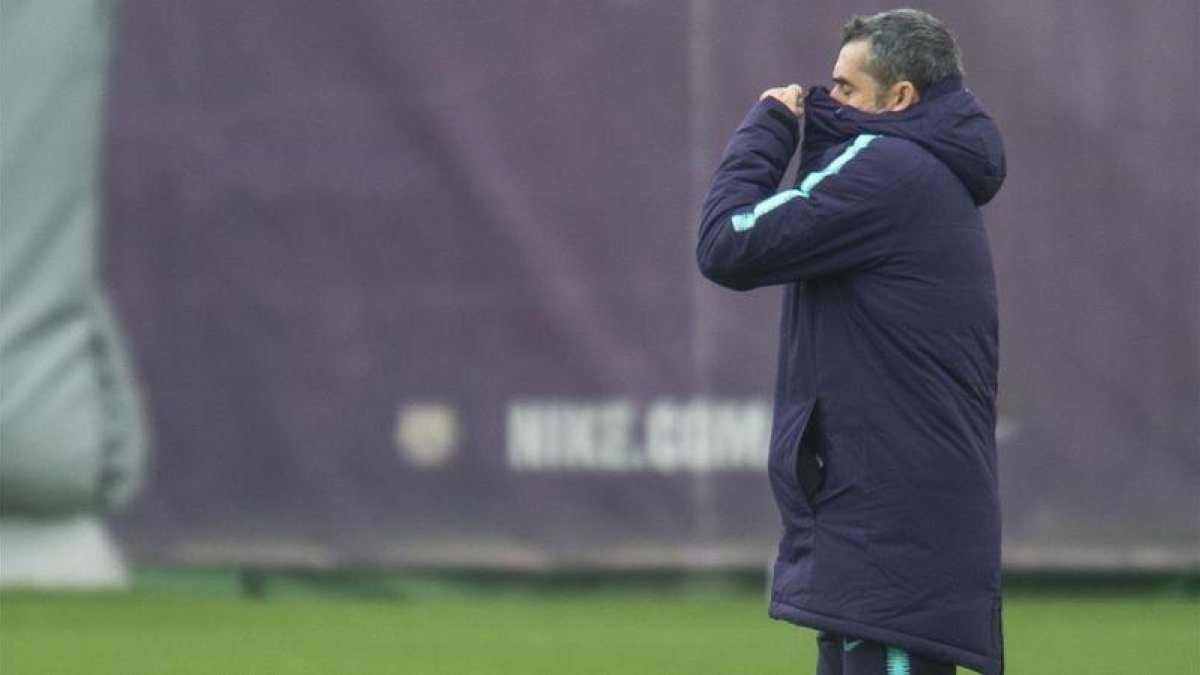 Valverde, en un entrenamiento del Barcelona en la ciudad deportiva de Sant Joan Despí.-JORDI COTRINA