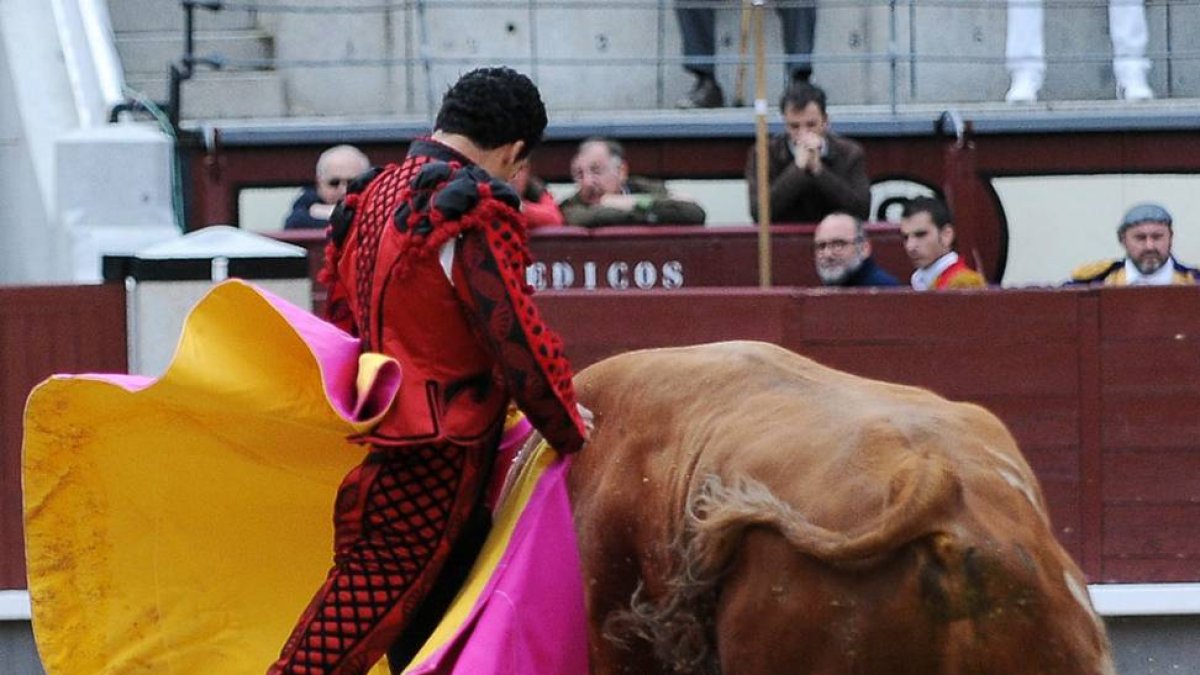 Morenito de Aranda en la última goyesca que toreó en Madrid el 2 de mayo de 2013.-ECB