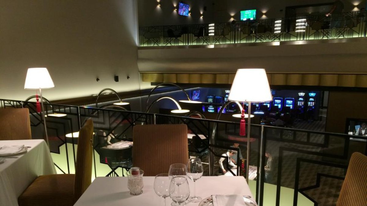 Detalle del comedor del restaurante, desde el que se domina toda la zona de juegos.-I. M.