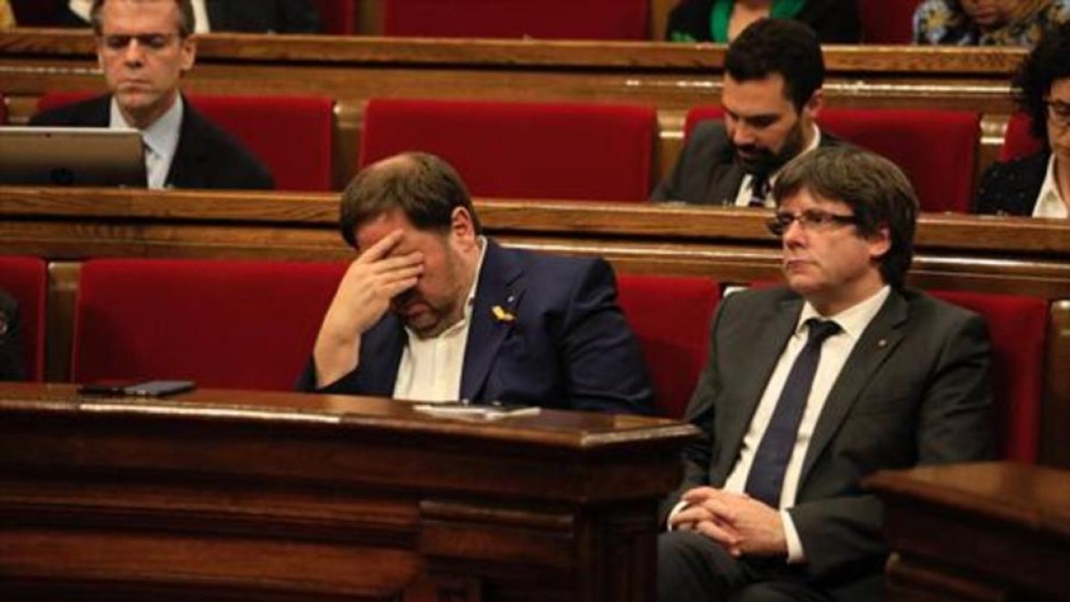 Junqueras y Puigdemont, el 26 de octubre.-FERRAN NADEU