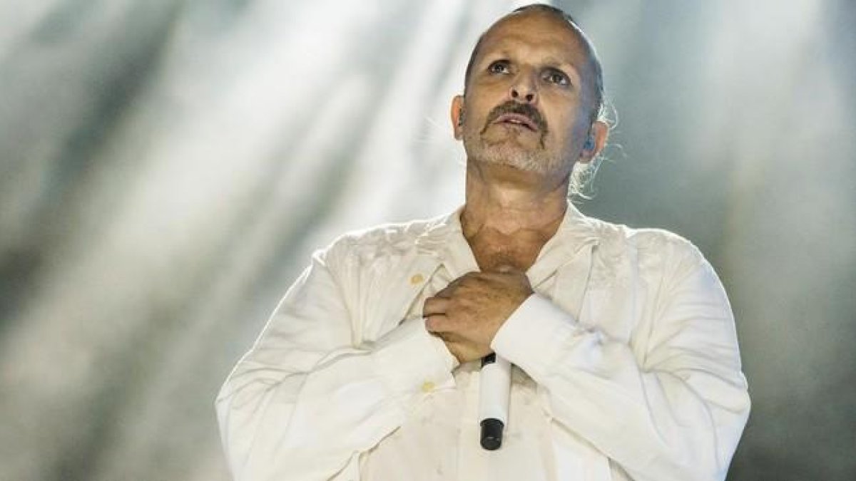 Miguel Bosé, en un concierto en Barcelona en septiembre del 2015.-FERRAN SENDRA