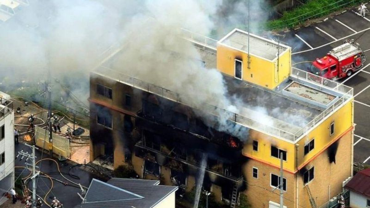 El presunto responsable del incendio, de unos 40 años, fue detenido por la policía.-NHK