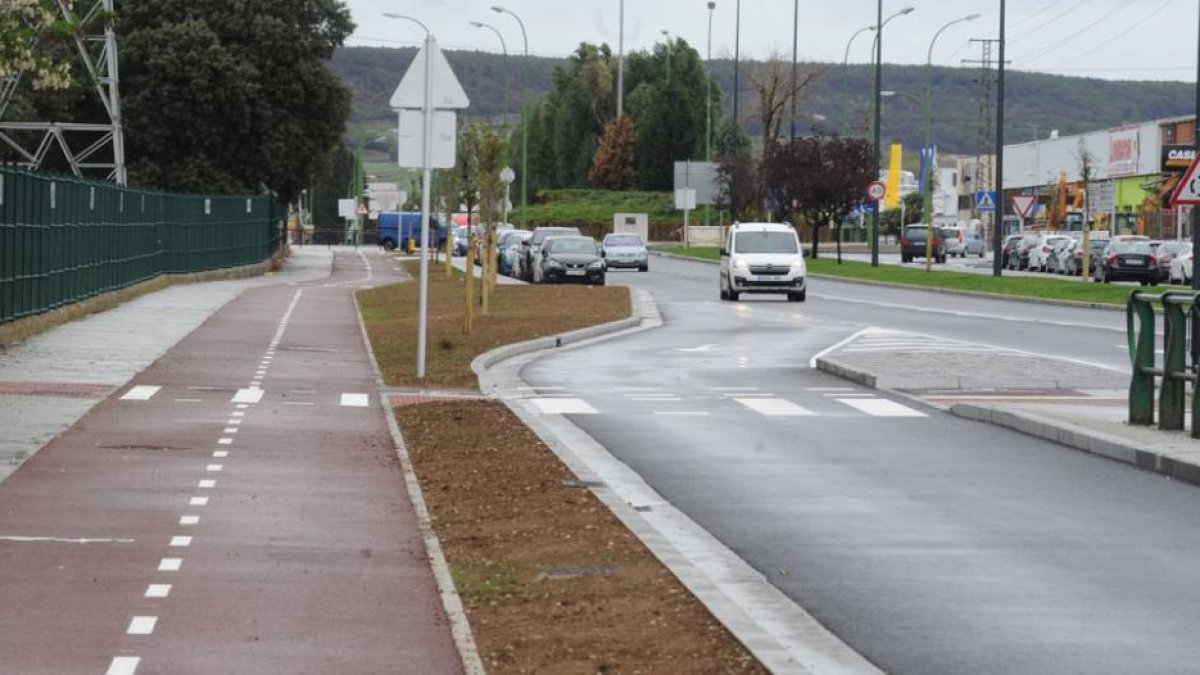 Imagen del tramo de la calle Alcalde Martín Cobos terminado recientemente.-ISRAEL L. MURILLO