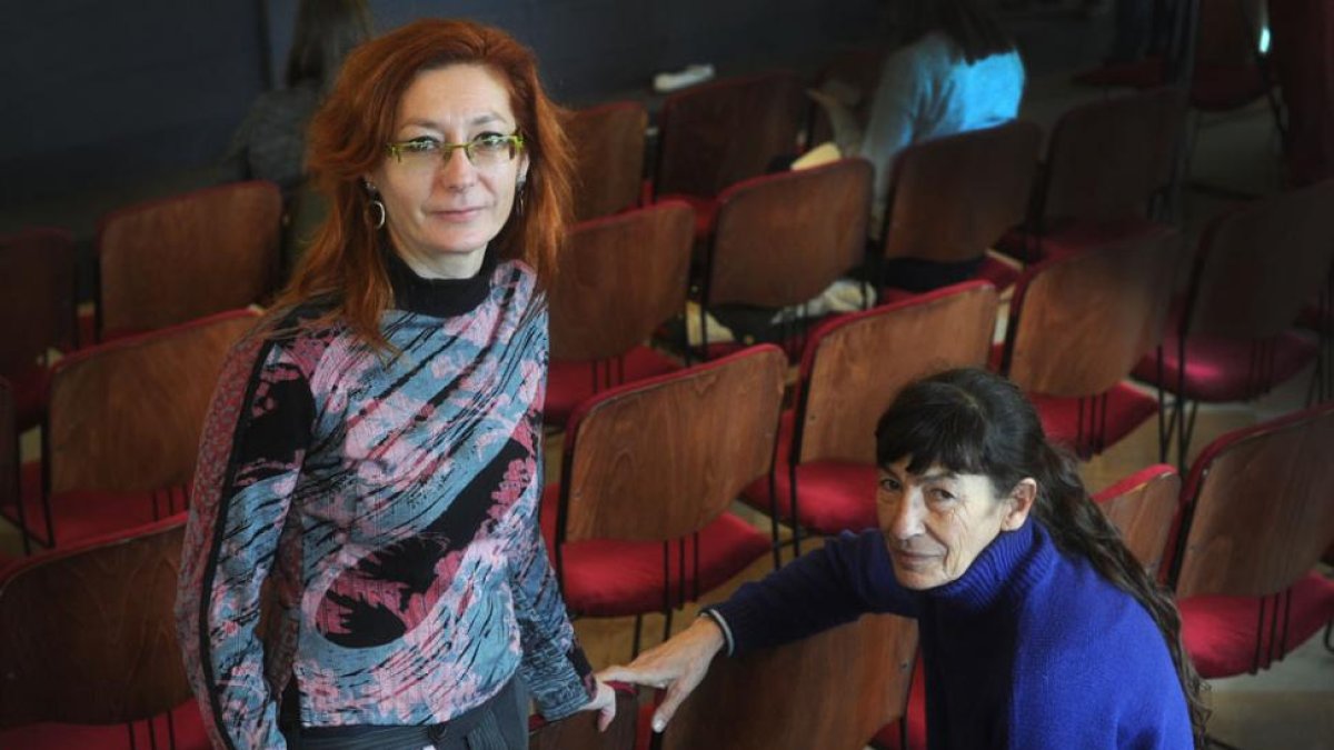 Alicia Soto (i.) y Carmen Werner, ayer en la Sala Polisón. cena del espectáculo que estrenan hoy-Israel L. Murillo