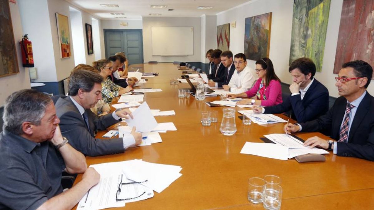 Miembros del Comité Ejecutivo de la Asociación Plan Estratégico durante su reunión de ayer.-RAÚL G. OCHOA